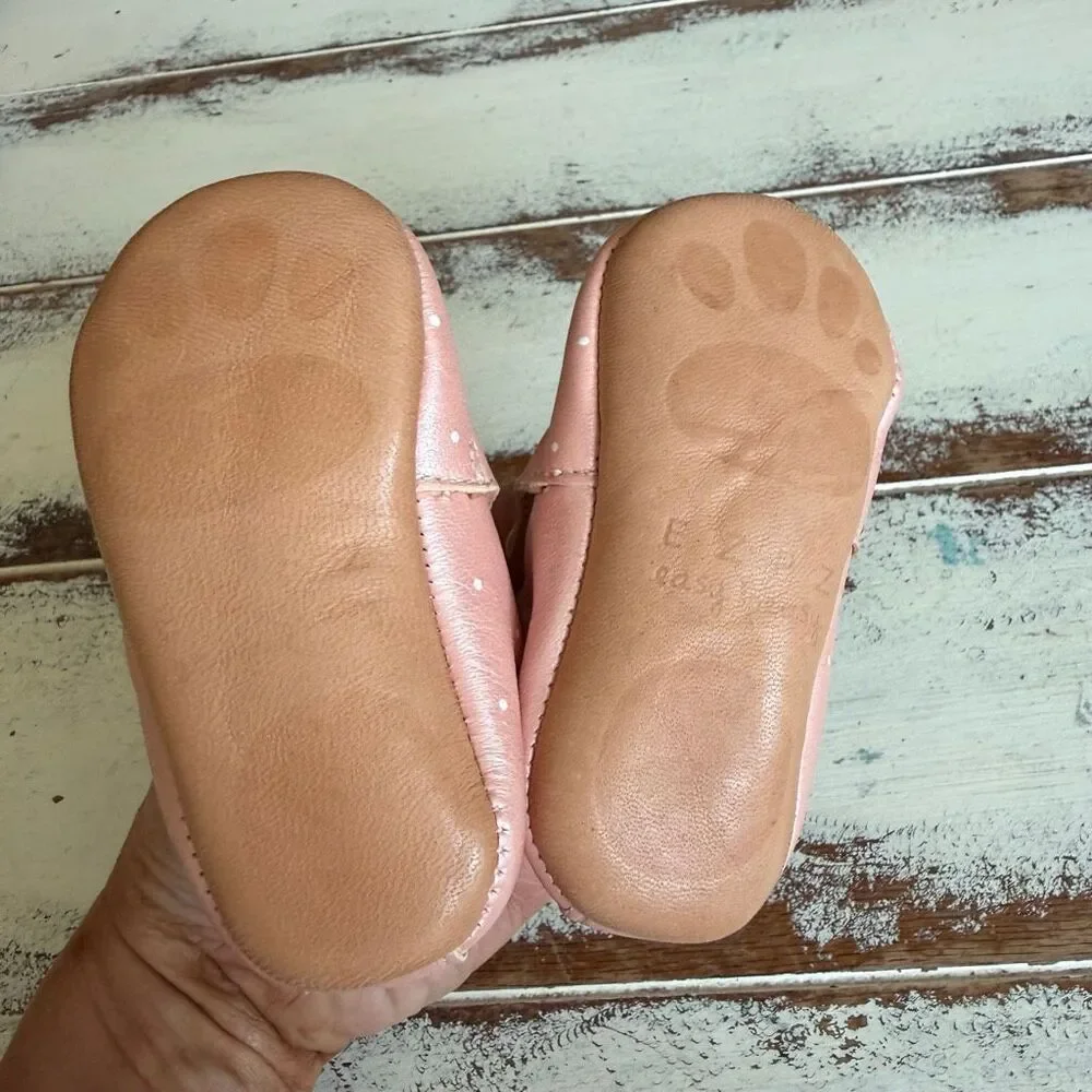 EZPZ Easy Peasy 6-12 month swan leather shoe